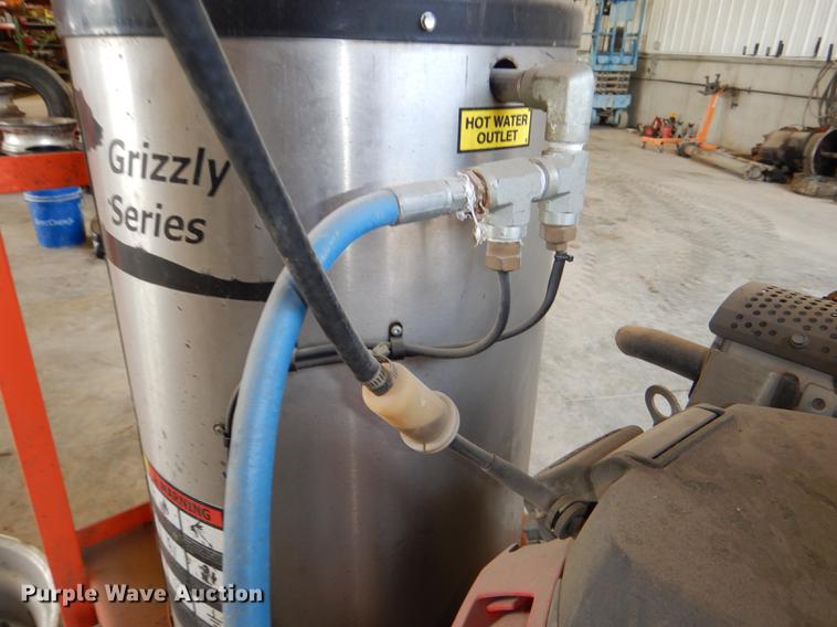 image for item FQ9796 Grizzly Easy-Kleen pressure washer