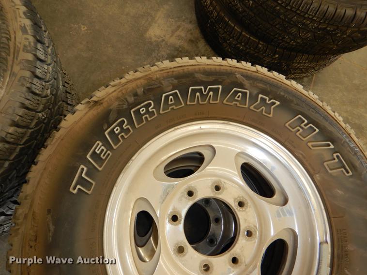 image for item FQ9802 (4) Sailun 265/75R16 tires and wheels