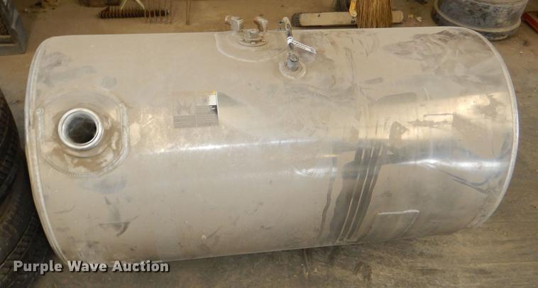 image for item FQ9804 Kenworth T800 fuel tank