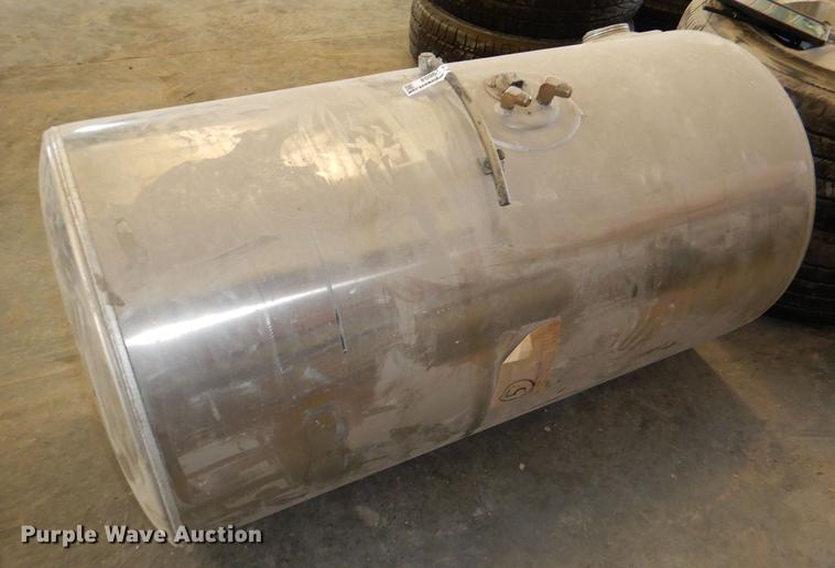 image for item FQ9804 Kenworth T800 fuel tank