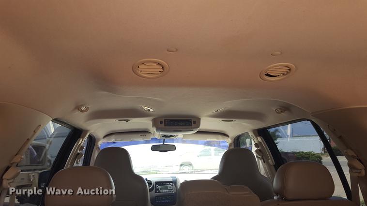 image for item FS9541 2004 Ford Expedition Eddie Bauer SUV
