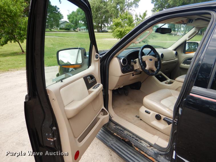 image for item FT9526 2004 Ford Expedition Eddie Bauer SUV