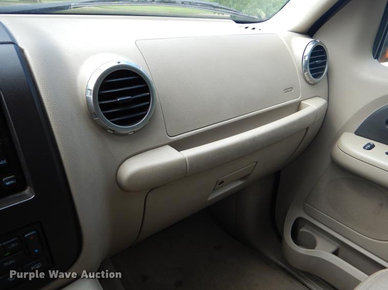 image for item FT9526 2004 Ford Expedition Eddie Bauer SUV