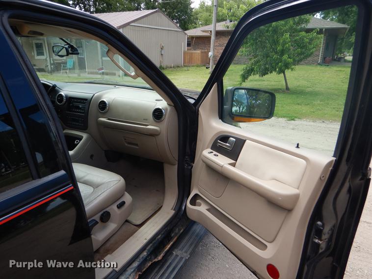 image for item FT9526 2004 Ford Expedition Eddie Bauer SUV