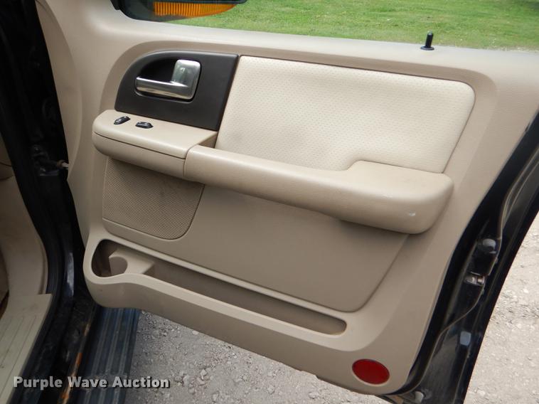image for item FT9526 2004 Ford Expedition Eddie Bauer SUV