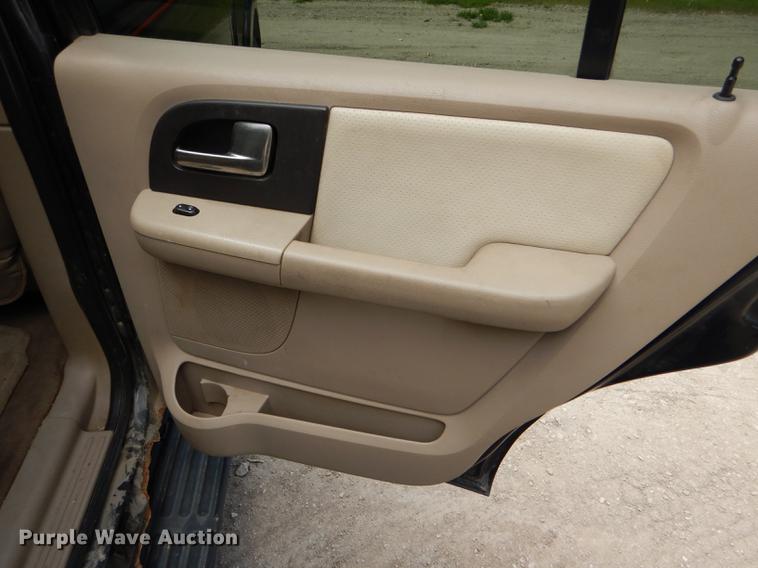 image for item FT9526 2004 Ford Expedition Eddie Bauer SUV