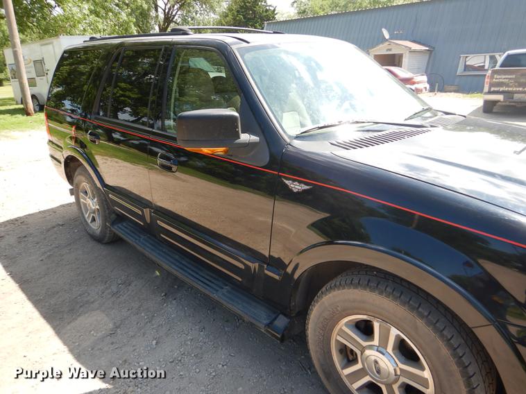 image for item FT9526 2004 Ford Expedition Eddie Bauer SUV