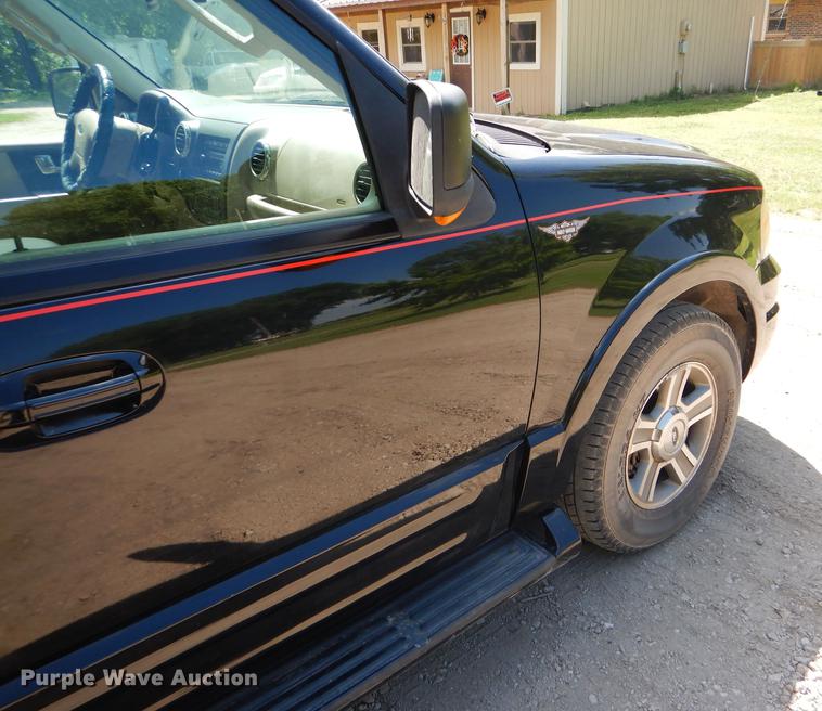 image for item FT9526 2004 Ford Expedition Eddie Bauer SUV