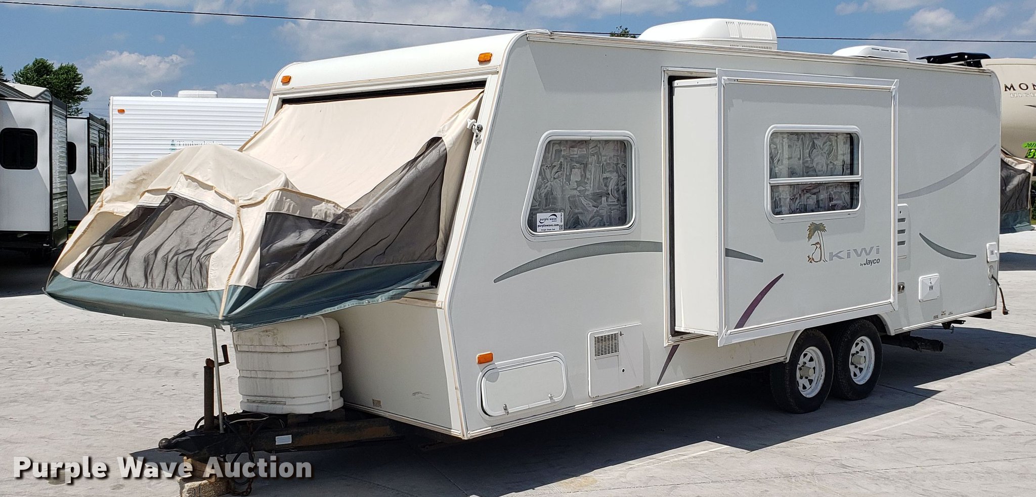 2001 Jayco Kiwi camper in Clinton, MO Item DD4763 sold Purple Wave