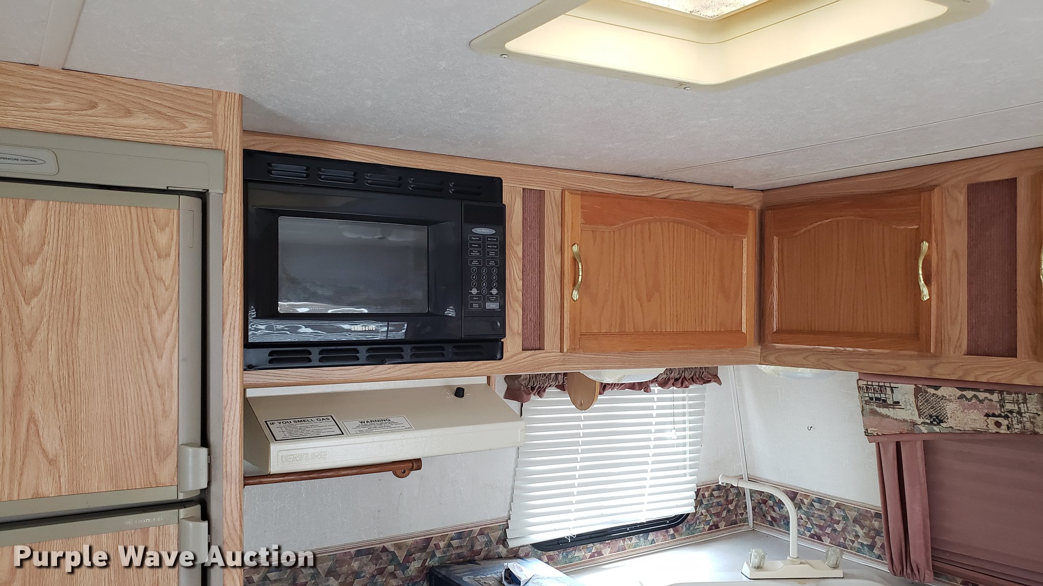 2000 Coachmen Futura 2000 camper in Clinton, MO Item DD4766 sold