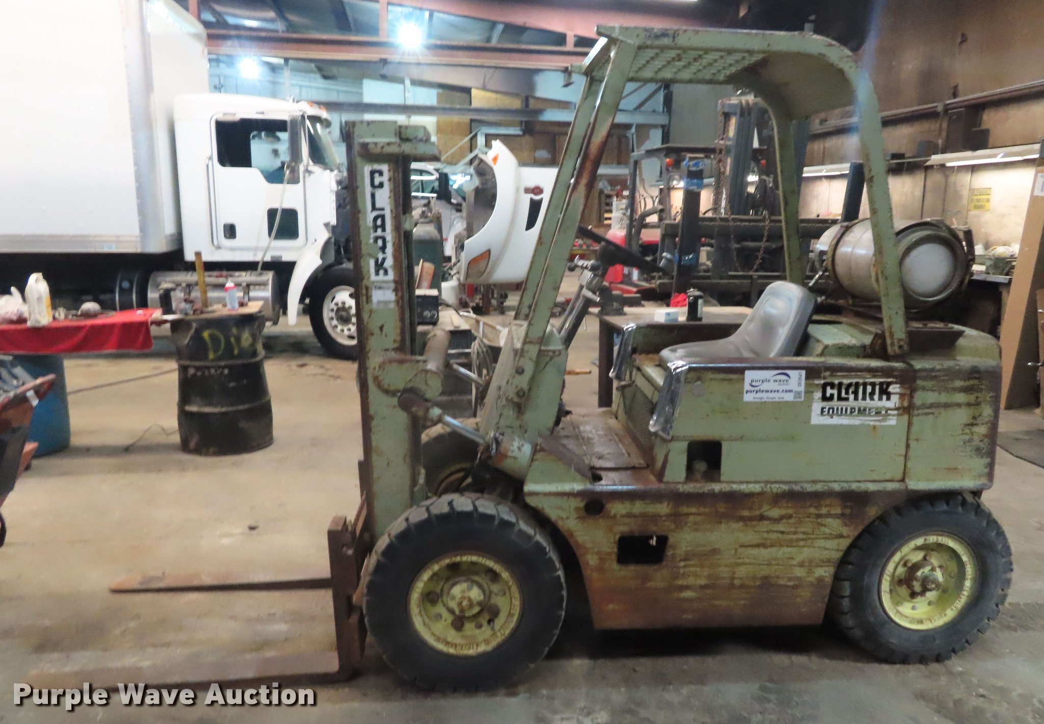 Clark 40B forklift in Wamego, KS | Item DE3541 sold | Purple Wave