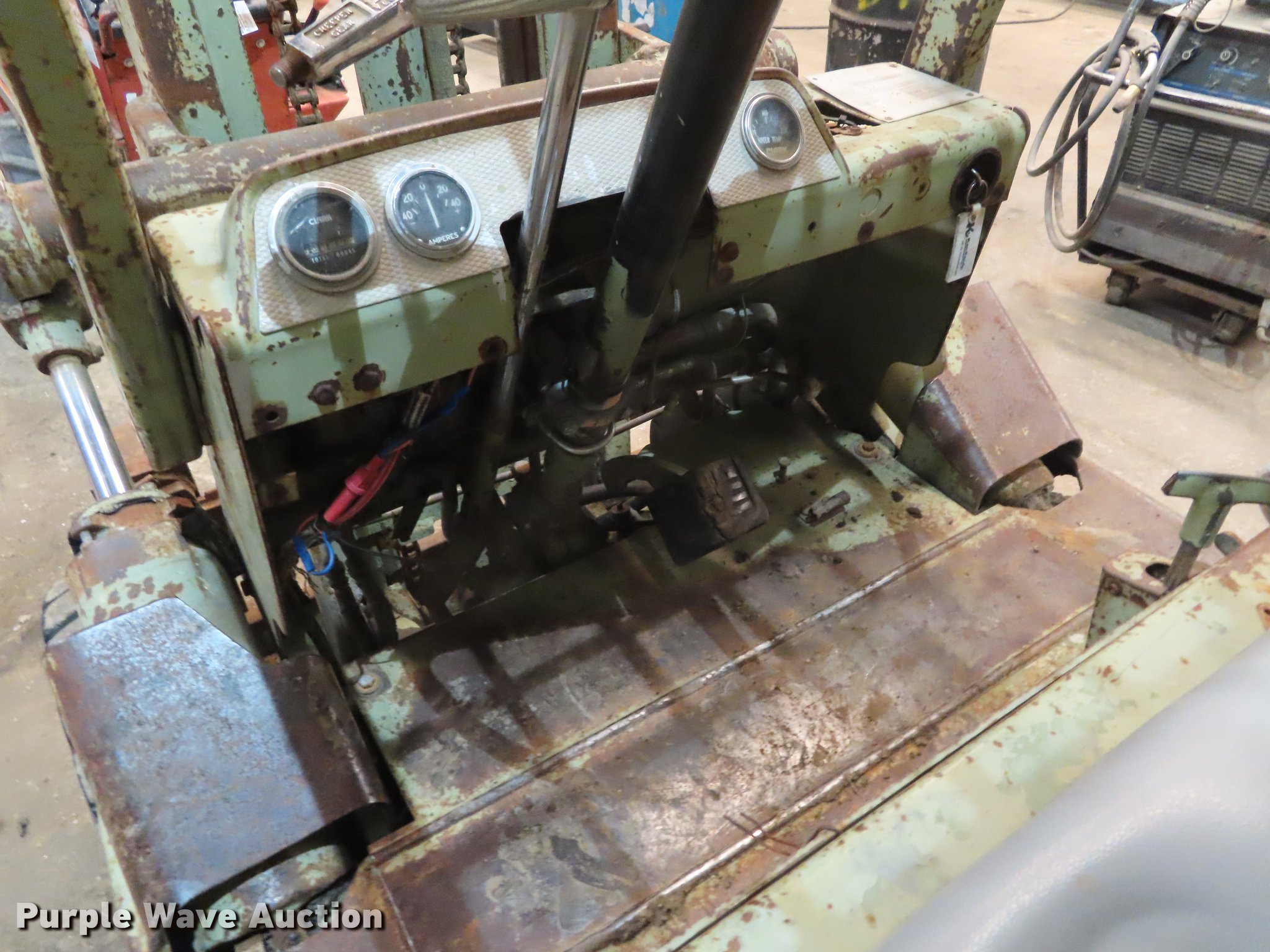 Clark 40B forklift in Wamego, KS | Item DE3541 sold | Purple Wave