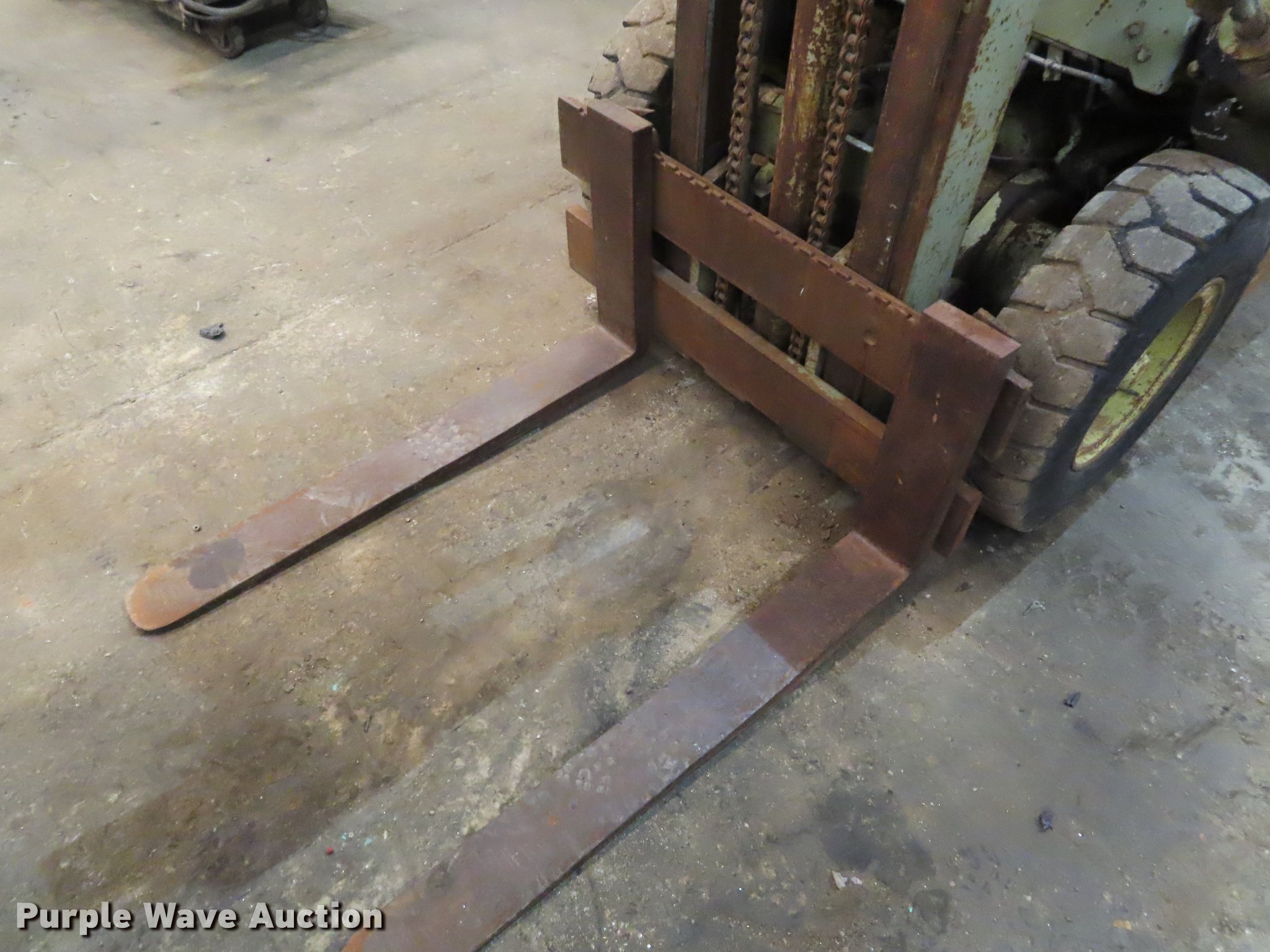 Clark 40B forklift in Wamego, KS | Item DE3541 sold | Purple Wave