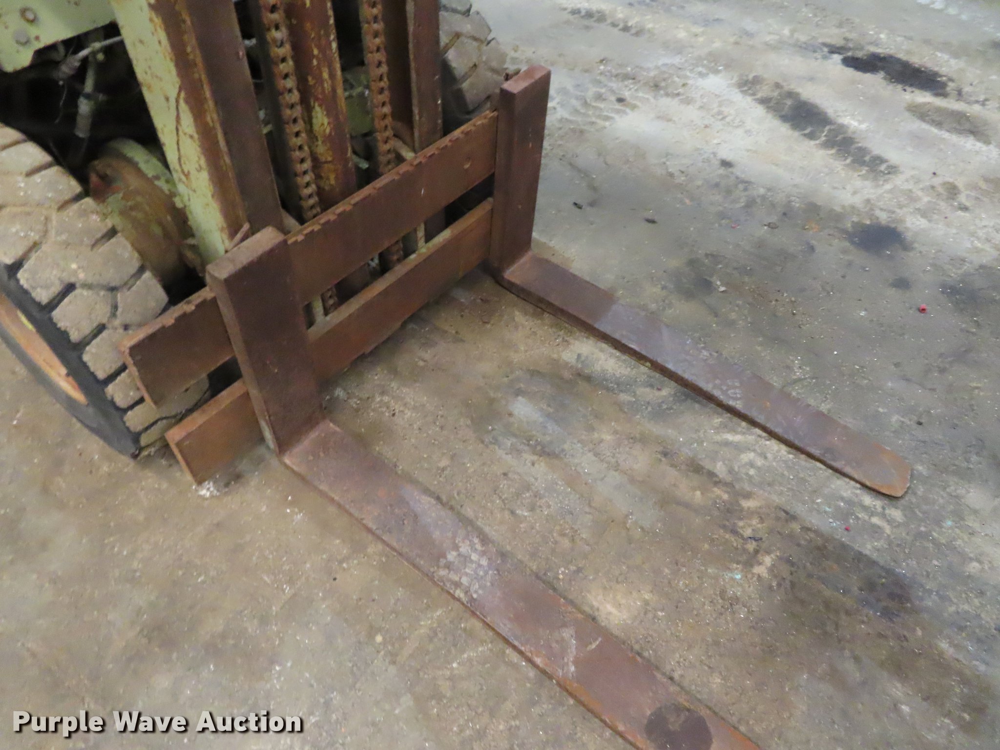 Clark 40B forklift in Wamego, KS | Item DE3541 sold | Purple Wave
