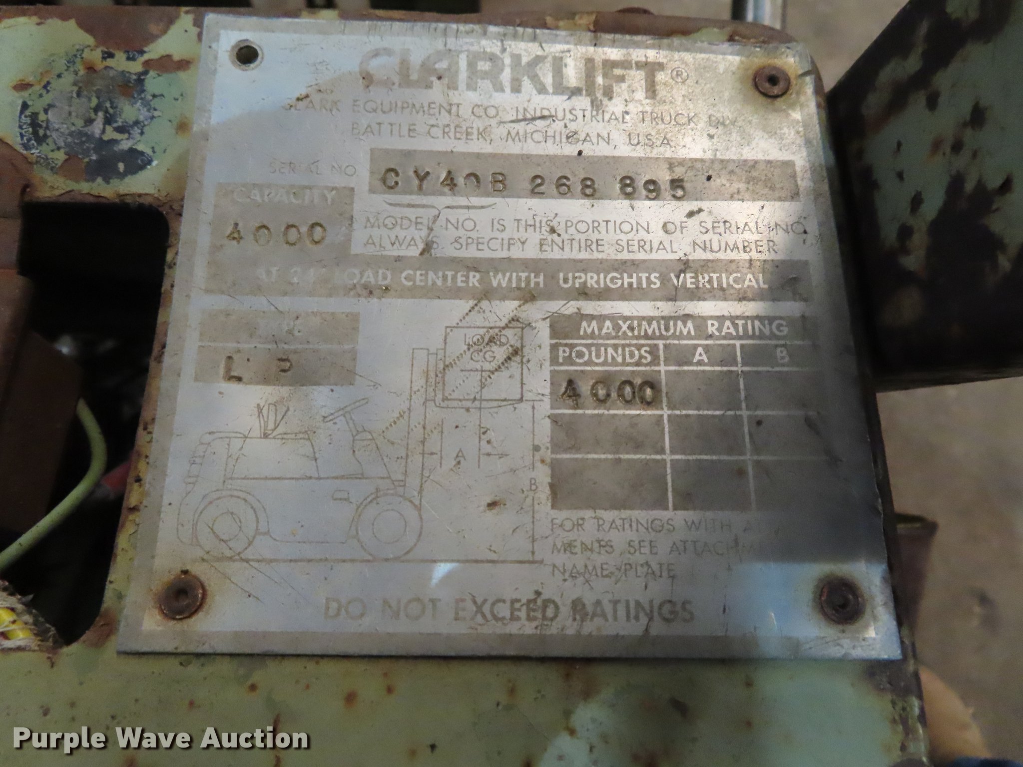 Clark 40B forklift in Wamego, KS | Item DE3541 sold | Purple Wave