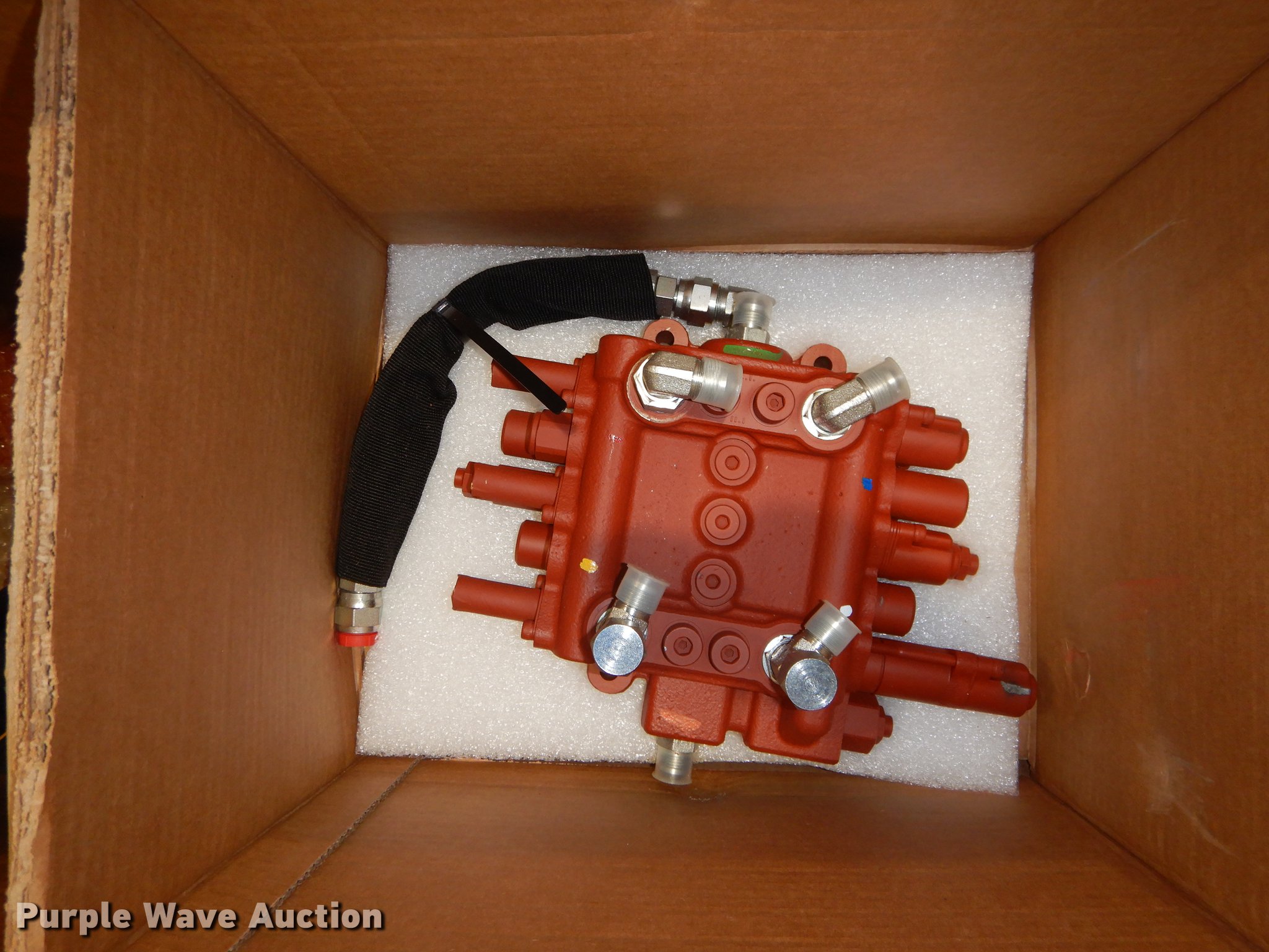 Kubota M7999 valve kit in Grapevine, TX Item EB9682 sold Purple Wave