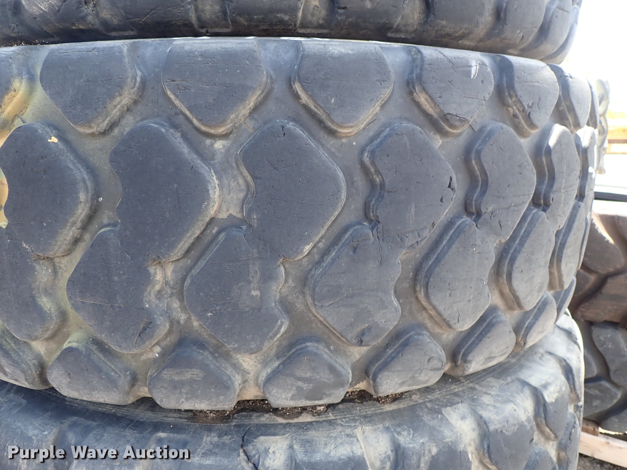 (4) 17.5R25 tires in Wichita, KS Item FH9754 sold Purple Wave