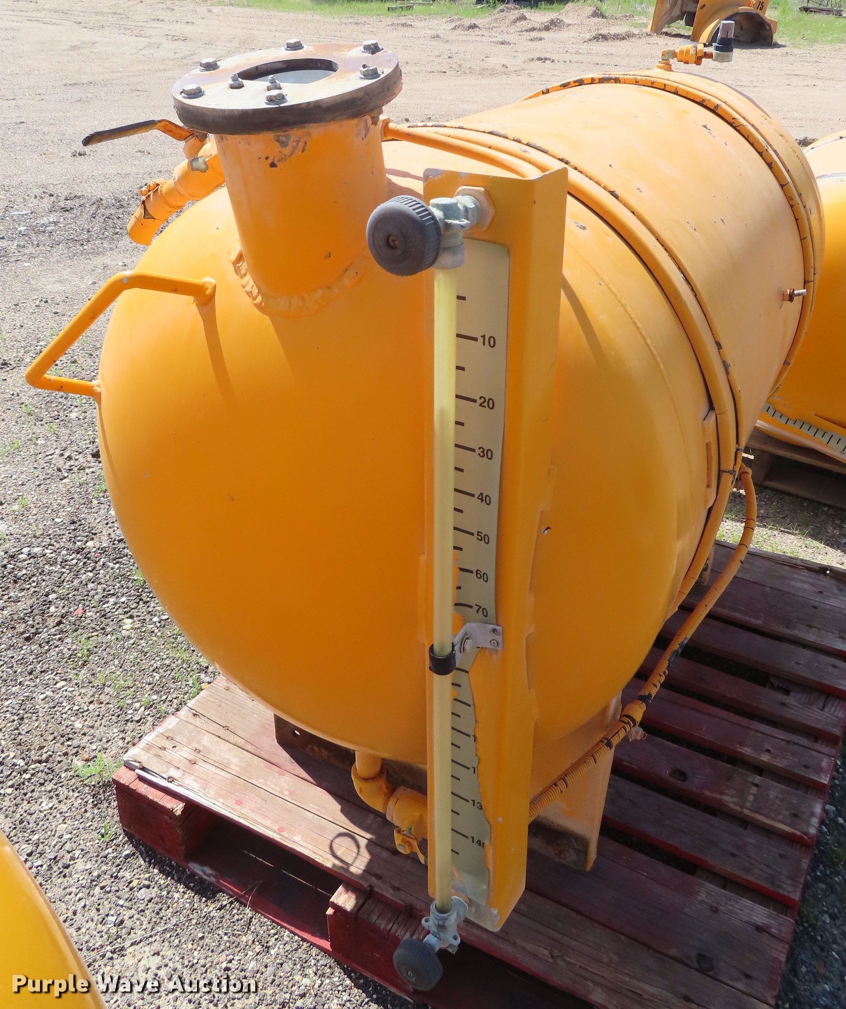  3 Aluminum Water Tanks In Manhattan KS Item FJ9100 Sold Purple Wave