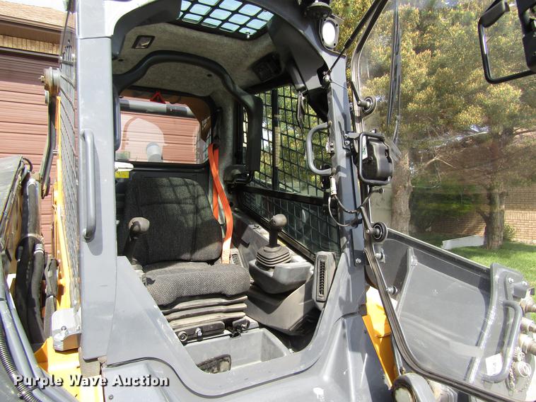 image for item DB4945 2017 John Deere 333G skid steer