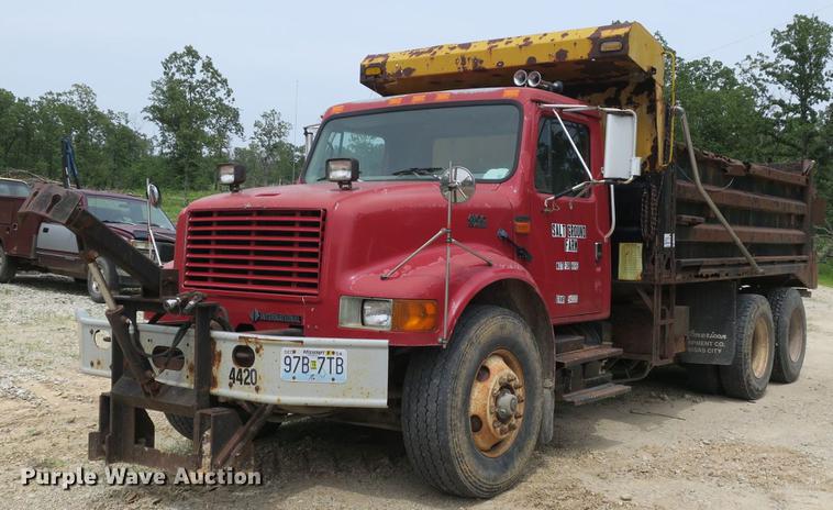 image for item DB8753 2002 International 4900 dump truck