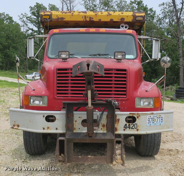 image for item DB8753 2002 International 4900 dump truck