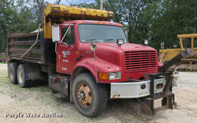 image for item DB8753 2002 International 4900 dump truck