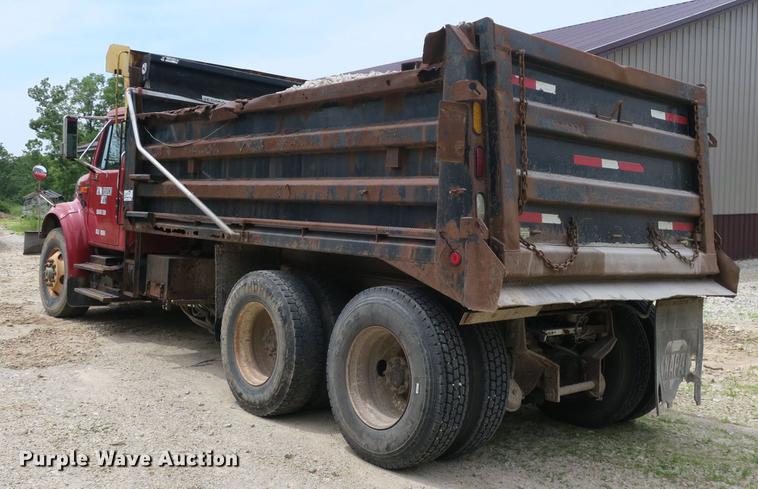 image for item DB8753 2002 International 4900 dump truck