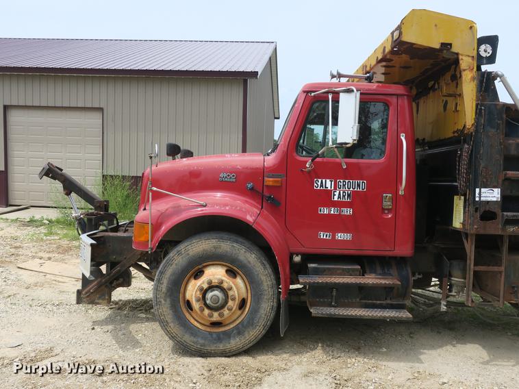 image for item DB8753 2002 International 4900 dump truck