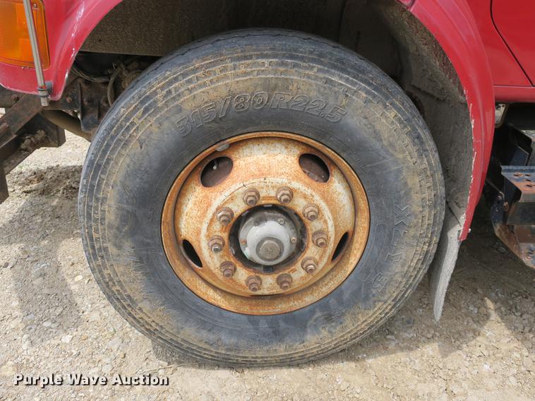 image for item DB8753 2002 International 4900 dump truck