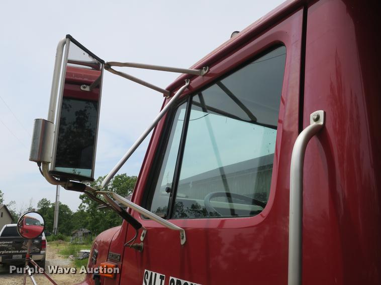 image for item DB8753 2002 International 4900 dump truck