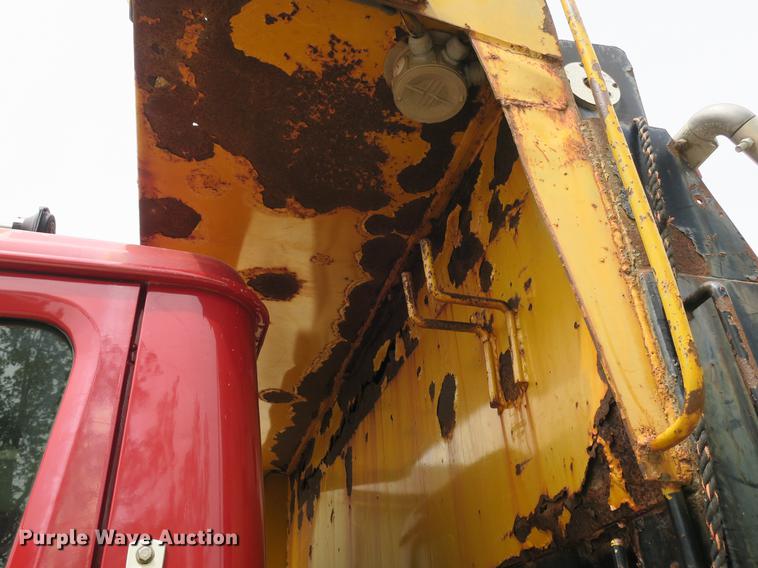 image for item DB8753 2002 International 4900 dump truck