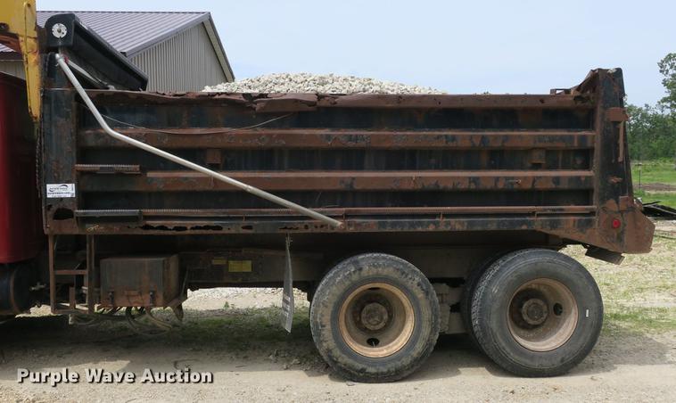 image for item DB8753 2002 International 4900 dump truck