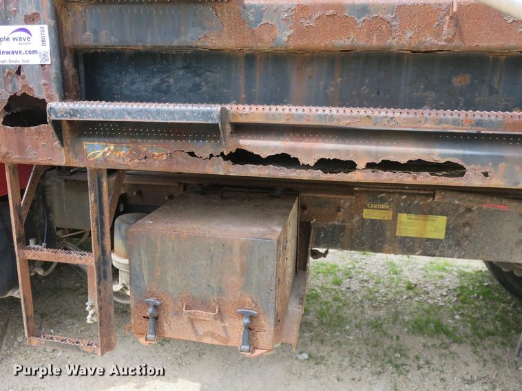 image for item DB8753 2002 International 4900 dump truck