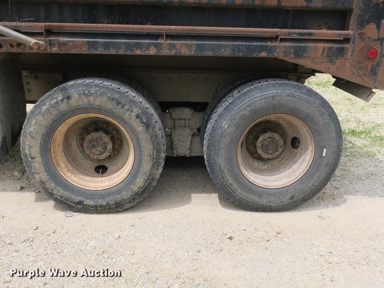 image for item DB8753 2002 International 4900 dump truck