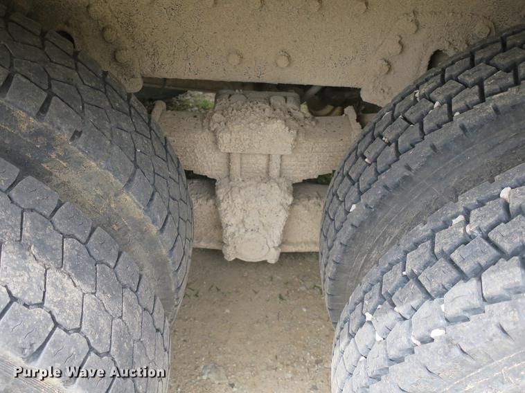 image for item DB8753 2002 International 4900 dump truck