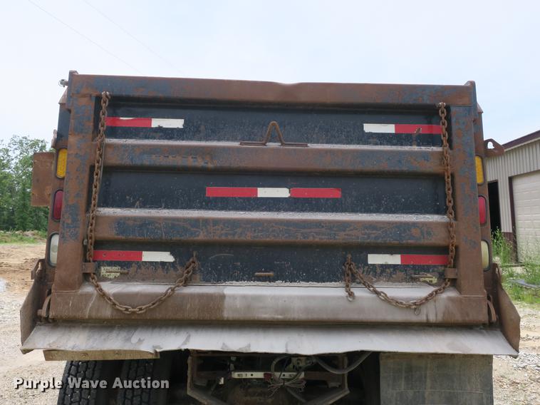 image for item DB8753 2002 International 4900 dump truck