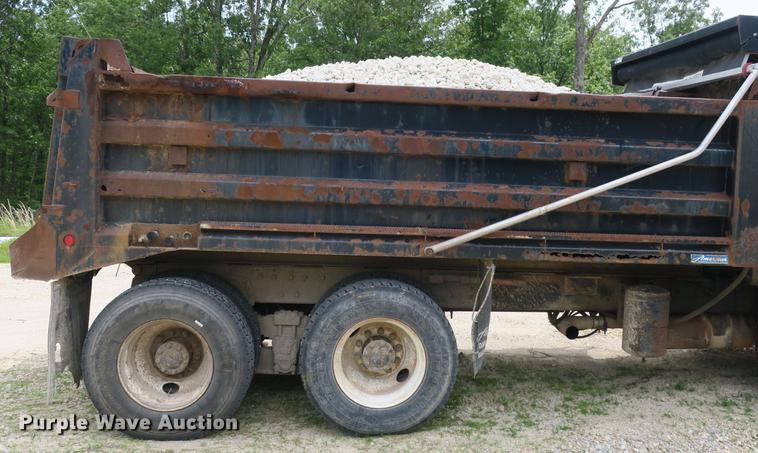 image for item DB8753 2002 International 4900 dump truck