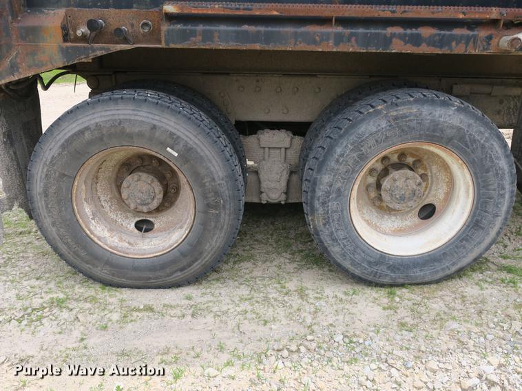 image for item DB8753 2002 International 4900 dump truck