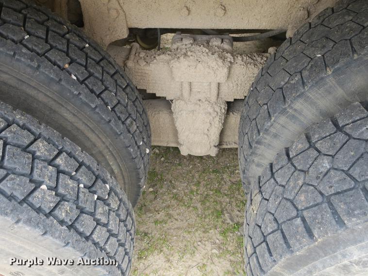 image for item DB8753 2002 International 4900 dump truck