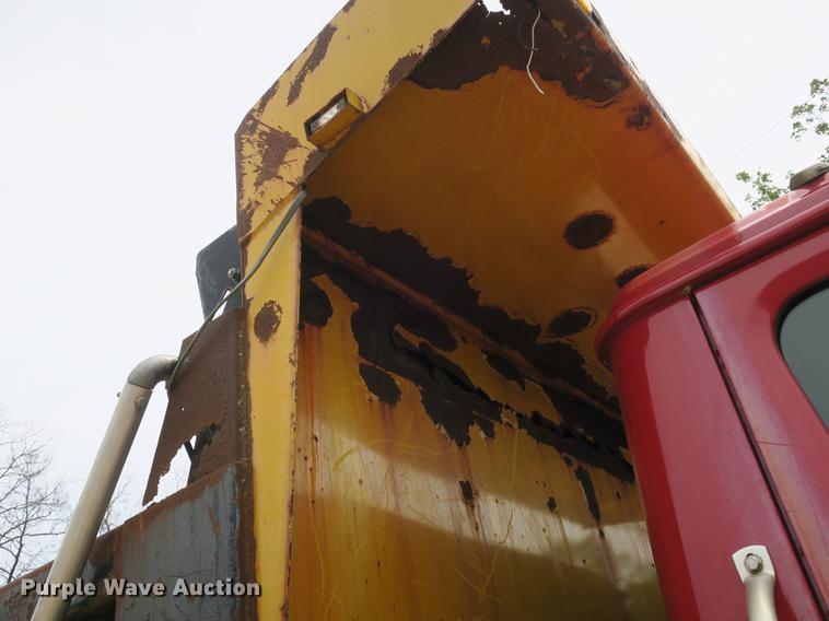 image for item DB8753 2002 International 4900 dump truck