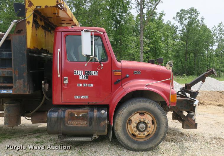 image for item DB8753 2002 International 4900 dump truck
