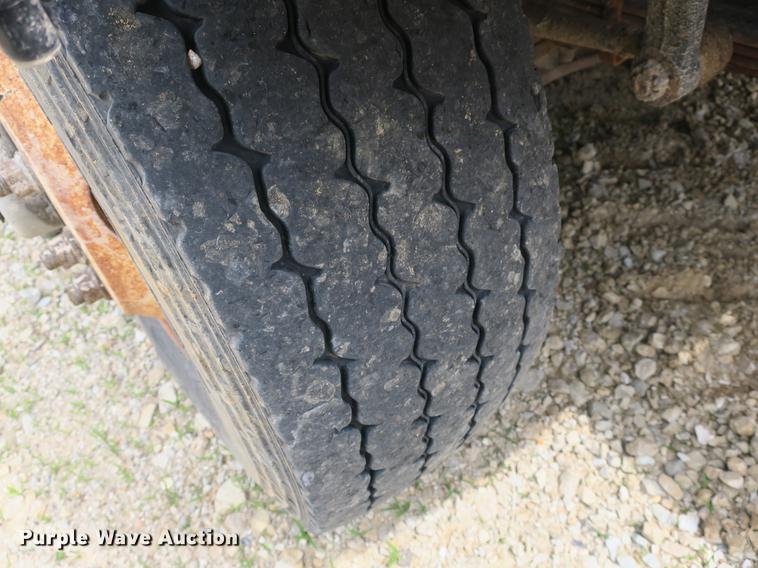 image for item DB8753 2002 International 4900 dump truck