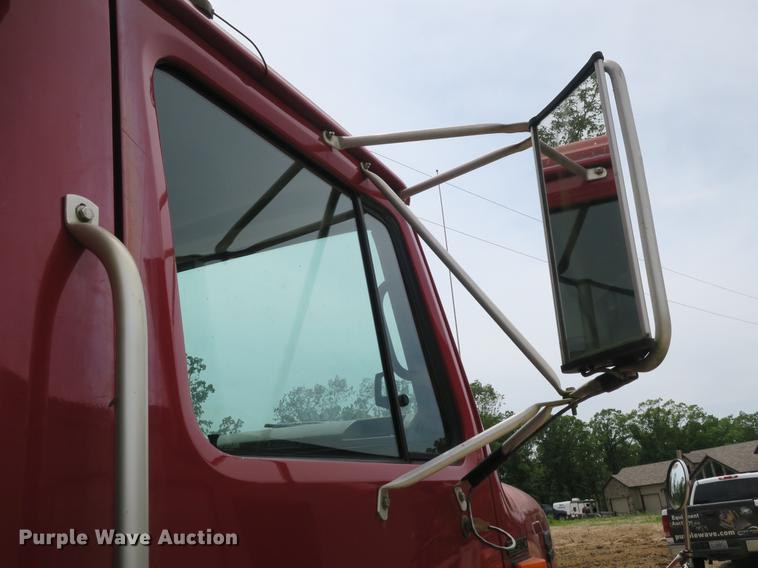 image for item DB8753 2002 International 4900 dump truck