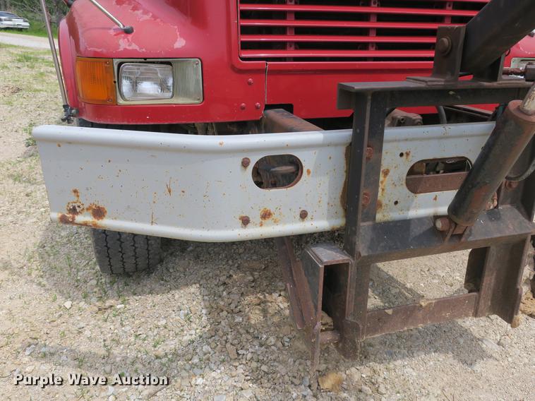 image for item DB8753 2002 International 4900 dump truck