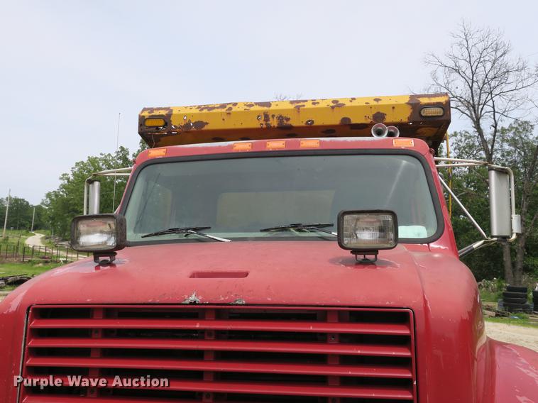 image for item DB8753 2002 International 4900 dump truck