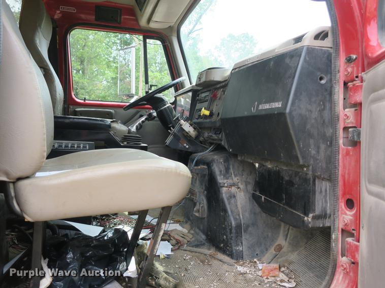 image for item DB8753 2002 International 4900 dump truck