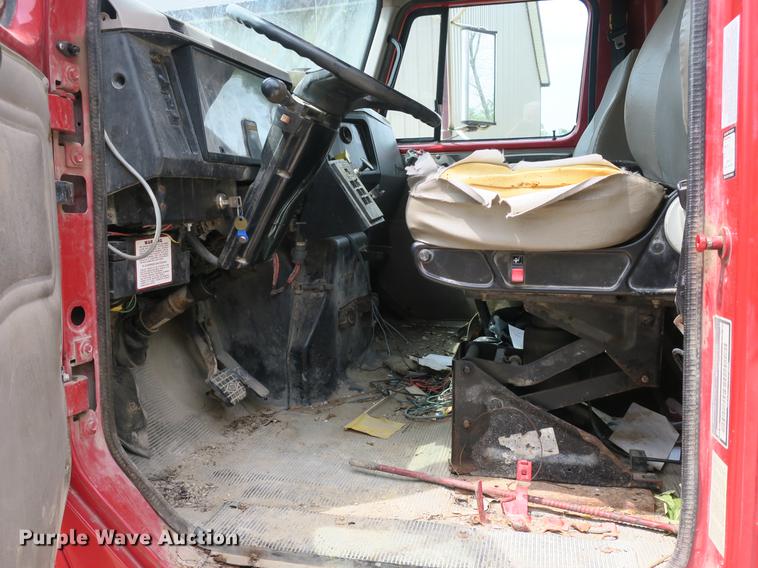 image for item DB8753 2002 International 4900 dump truck