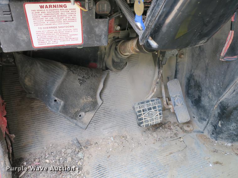 image for item DB8753 2002 International 4900 dump truck