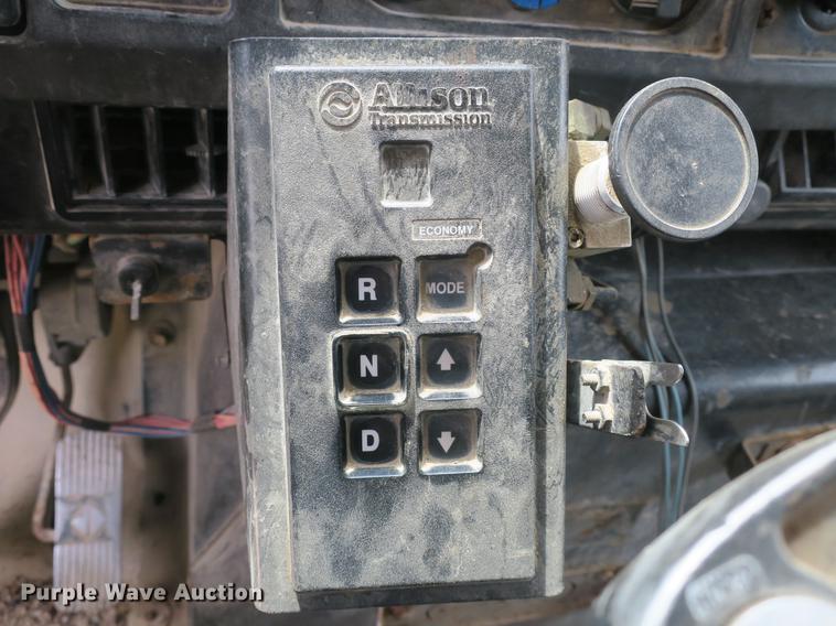 image for item DB8753 2002 International 4900 dump truck