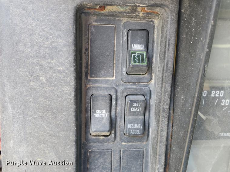 image for item DB8753 2002 International 4900 dump truck